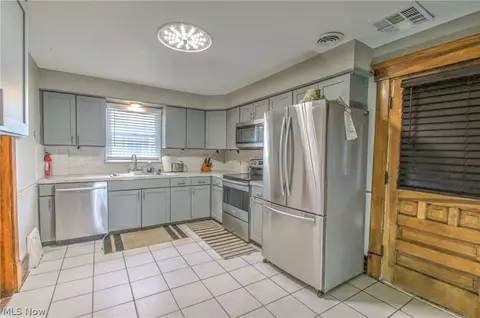 Kitchen - 2829 8th St NW, Canton, OH 44708 photo 1 of 3