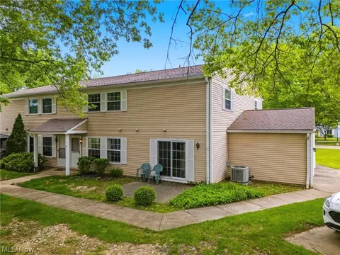 13622 Oakbrook Dr #3622, North Royalton, OH 44133
