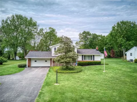 14500 Broadwood Dr, Burton, OH 44021