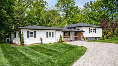 3185 Corvus Dr, Zanesville, OH 43701