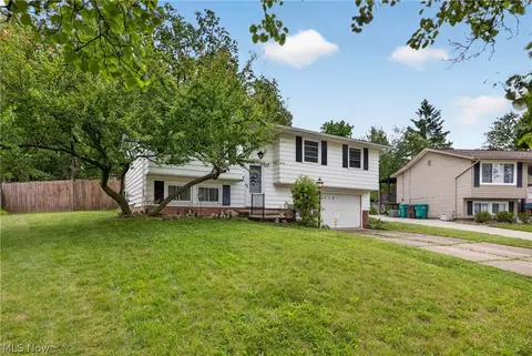 5415 Amherst Dr, Parma, OH 44129