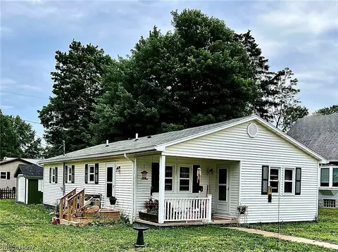 374 Pearl St, Leetonia, OH 44431