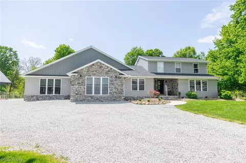 6401 E Moreland Rd, Fredericksburg, OH 44627