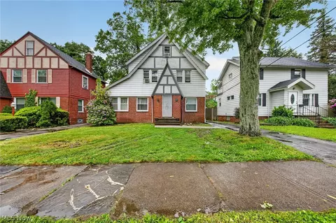 3954 Bluestone Rd, Cleveland Heights, OH 44121