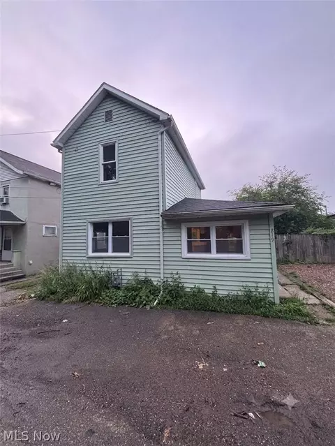 219 3rd Dr SE, New Philadelphia, OH 44663