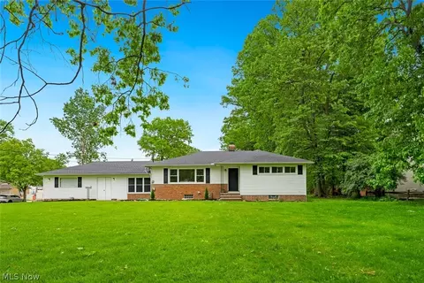 4223 Canterbury Rd, North Olmsted, OH 44070