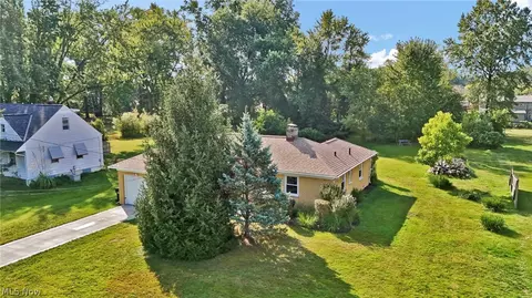 25255 Maple Ridge Rd, North Olmsted, OH 44070