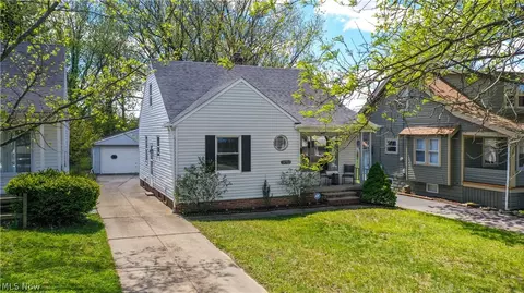 14902 James Ave, Maple Heights, OH 44137