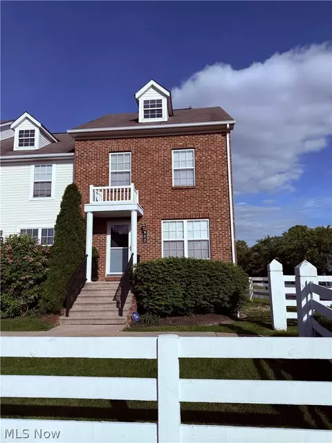 952 Hartford Village Blvd, Columbus, OH 43228