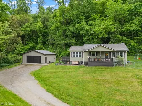6942 Mount Pleasant Rd NE, Zoarville, OH 44656