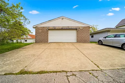 1723 Harbor Ave, Ashtabula, OH 44004 photo 9