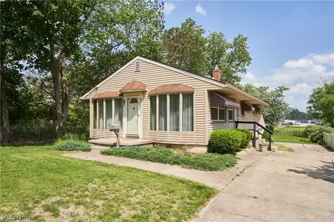 2669 Nesmith Lake Blvd, Akron, OH 44314