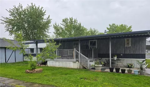 42 Redwood Dr, Beloit, OH 44609