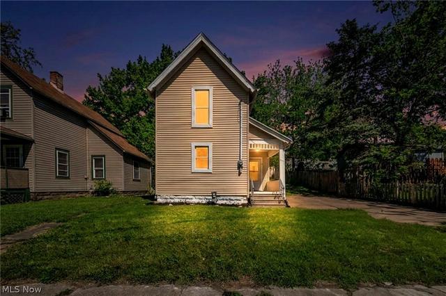 1 Smith Ct, Elyria, OH 44035