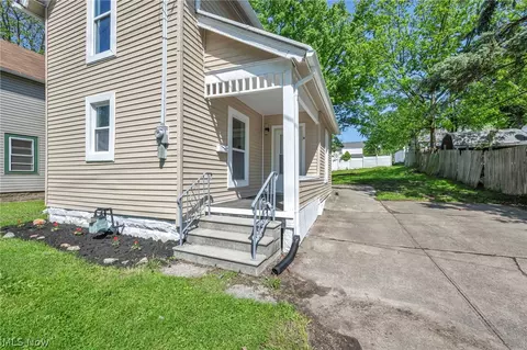 1 Smith Ct, Elyria, OH 44035 photo 3