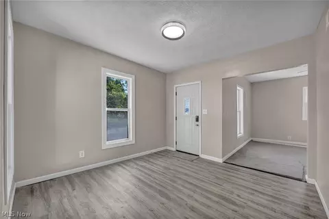1 Smith Ct, Elyria, OH 44035 photo 6