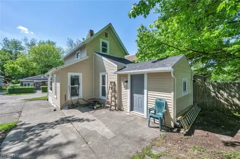 Exterior - 1 Smith Ct, Elyria, OH 44035 photo 3 of 6