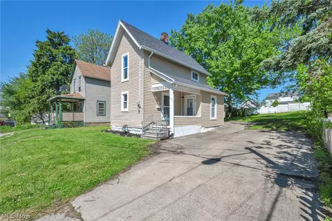 1 Smith Ct, Elyria, OH 44035 photo 2