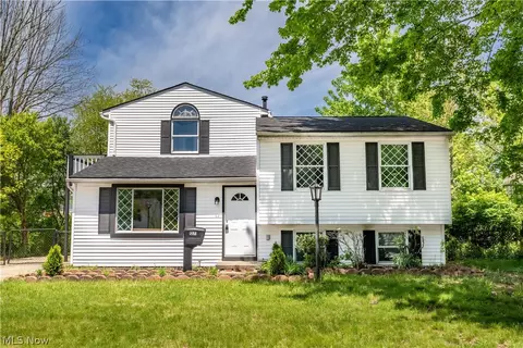 1271 Carol Dr, Kent, OH 44240