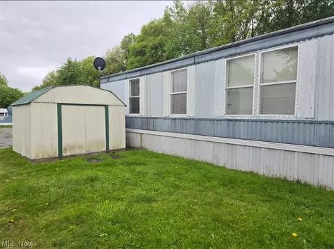 65 Cedarwood Dr, Beloit, OH 44609
