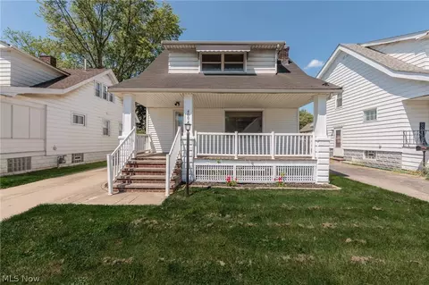 4004 E 41st St, Newburgh Heights, OH 44105