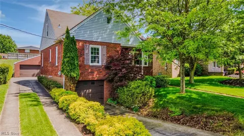 1322 Overlook Dr, Weirton, WV 26062