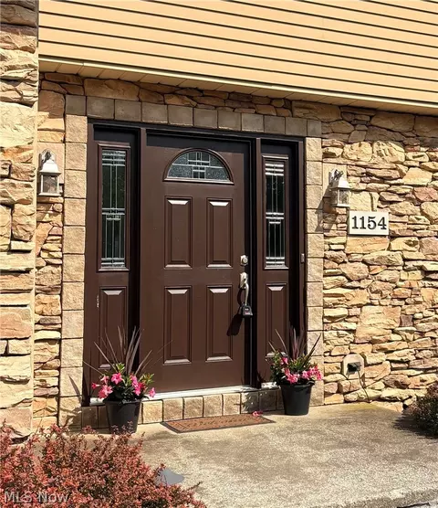 1154 Waterbury Dr, Medina, OH 44256