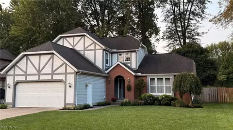 24739 Tara Lynn Dr, North Olmsted, OH 44070