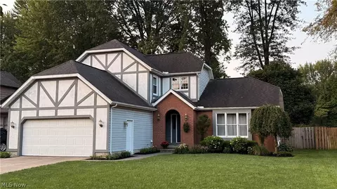 24739 Tara Lynn Dr, North Olmsted, OH 44070