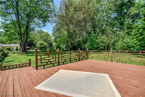 Exterior - 8905 Spring Valley Dr, Mentor, OH 44060 photo 7 of 8