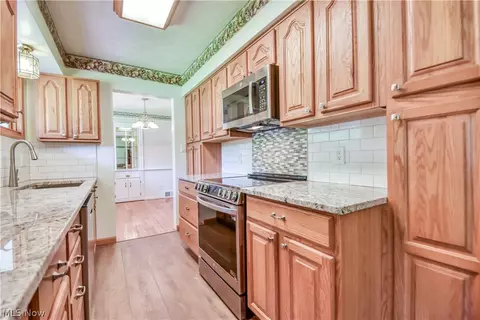Kitchen - 8905 Spring Valley Dr, Mentor, OH 44060 photo 1 of 3