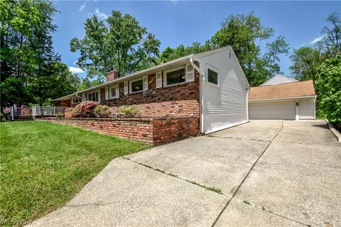 Exterior - 8905 Spring Valley Dr, Mentor, OH 44060 photo 1 of 8