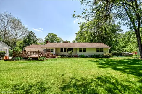 Exterior - 8905 Spring Valley Dr, Mentor, OH 44060 photo 4 of 8