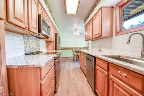 Kitchen - 8905 Spring Valley Dr, Mentor, OH 44060 photo 3 of 3