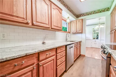 Kitchen - 8905 Spring Valley Dr, Mentor, OH 44060 photo 2 of 3