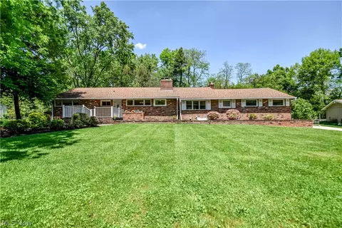 8905 Spring Valley Dr, Mentor, OH 44060