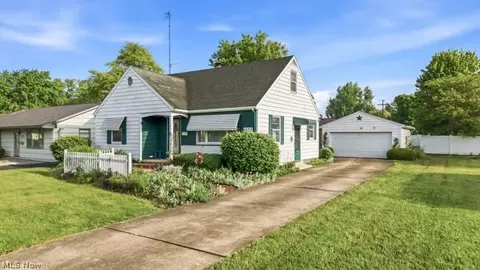 1172 Westwood Dr NW, Warren, OH 44485