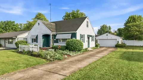 1172 Westwood Dr NW, Warren, OH 44485