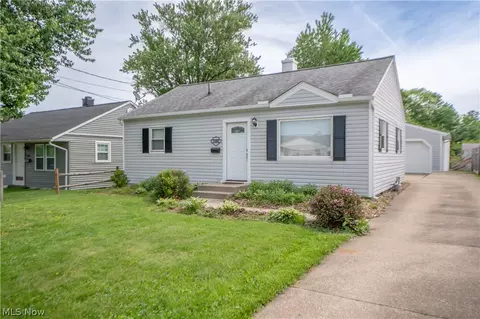 1060 Orchard Ave NE, North Canton, OH 44720