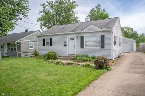 1060 Orchard Ave NE, North Canton, OH 44720