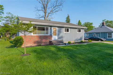 128 Forest Blvd, Avon Lake, OH 44012