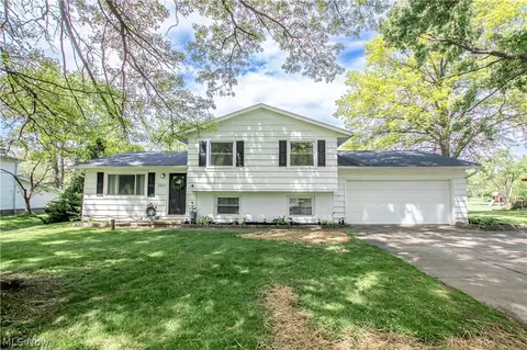 3811 N Sunnyfield Dr, Copley, OH 44321