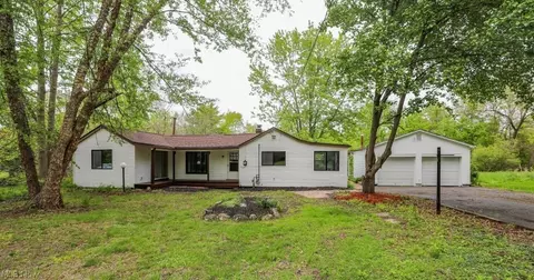 701 Portage Lakes Dr, Coventry, OH 44319