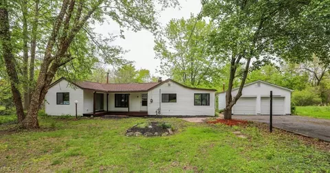 701 Portage Lakes Dr, Coventry, OH 44319