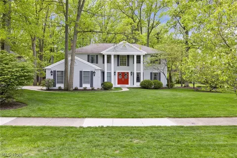 2180 Macon Ct, Westlake, OH 44145