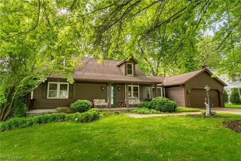 1649 Harmony Ln SW, North Canton, OH 44709