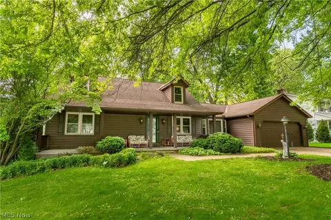 1649 Harmony Ln SW, North Canton, OH 44709