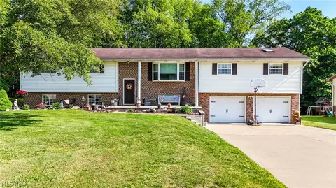 44 Teri Ln, Little Hocking, OH 45742