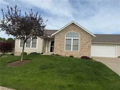 233 Woodbury Cir, Dalton, OH 44618