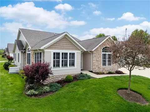 233 Woodbury Cir, Dalton, OH 44618